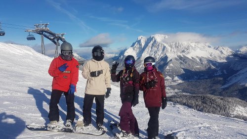 Unsere Jugend auf dem Snowboard